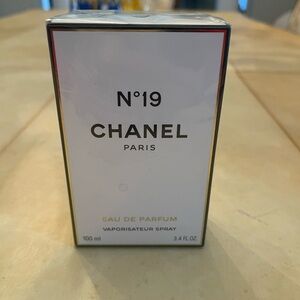 Chanel N°19 Eau de Parfum 100ml